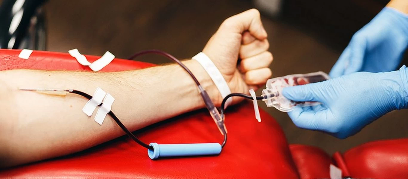 Μπορούν οι εμβολιασμένοι να δώσουν αίμα; Τι απαντά ο αμερικανικός Ερυθρός Σταυρός